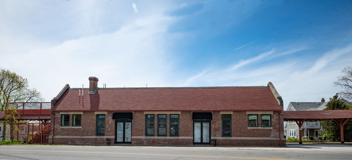 Oceanview Landmark Train Station in Monument Beach
