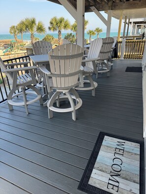 Lower deck