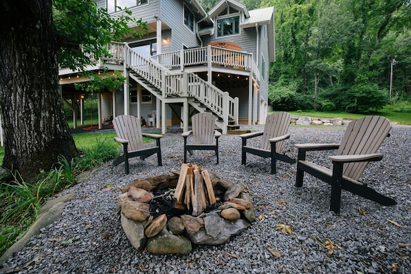 Come relax and enjoy the Blue Ridge Mountains at Black Bear Lodge!
