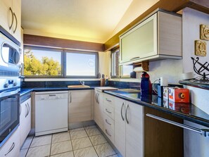 Zapfhahn, Countertop, Cabinetry, Spüle, Armatur, Sinken, Eigentum, Küchengerät, Herd, Küche