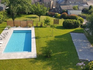 Pflanze, Wasser, Eigentum, Grundstueck, Baum, Vegetation, Gras, Schwimmbad, Rechteck, Flooring
