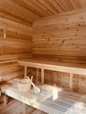 Sauna (2-4 people)open year-round