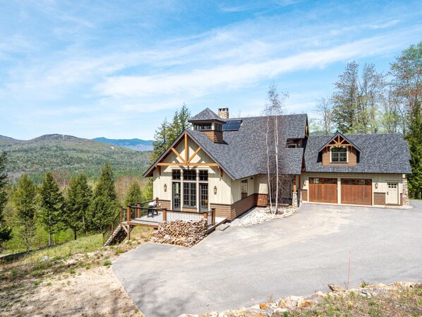 Headwall at The Peaks- Amazing Outdoor Living Room W/Sauna  Hot Tub (908)