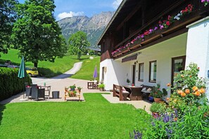 Ferienwohnung Untersberg, für 2 Personen-Garten & Terrasse