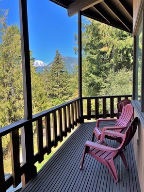 Upper deck off master bedroom & living room