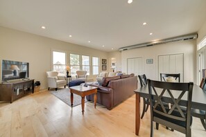 Living Room | Smart TV