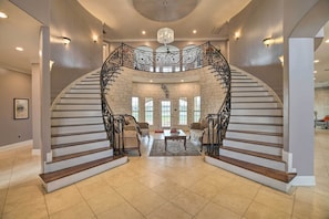 Entryway | 2 Stories