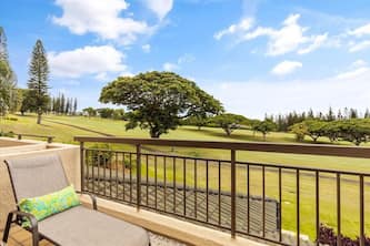 Modern Maui living on the golf course