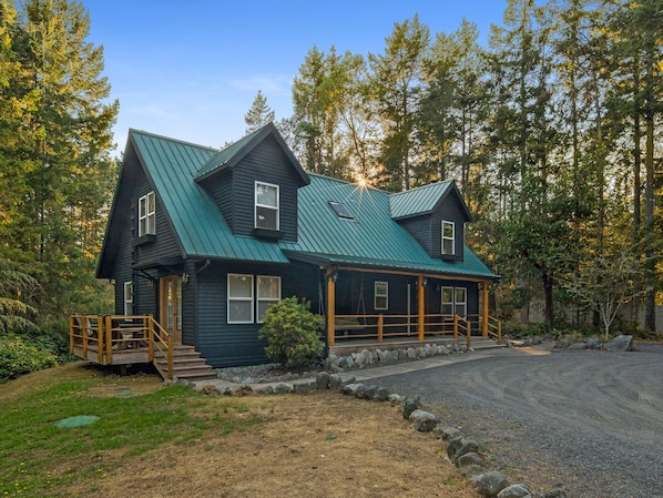 A welcoming entrance at Turn Point Retreat