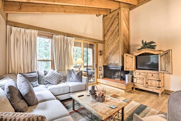 Truckee Vacation Rental | 2BR | 2BA | Stairs Required for Access | 1,064 Sq Ft
