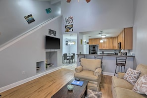 Living Room | Smart TV | Cable