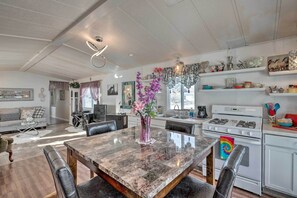 Dining Area | Dishware Provided