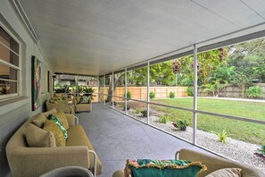 Private Screened Lanai | Outdoor Seating