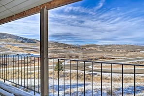 Covered Deck | Mountain Views