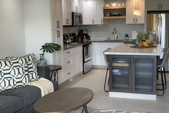 Modern Maui Condo perfect for your Island Getaway
