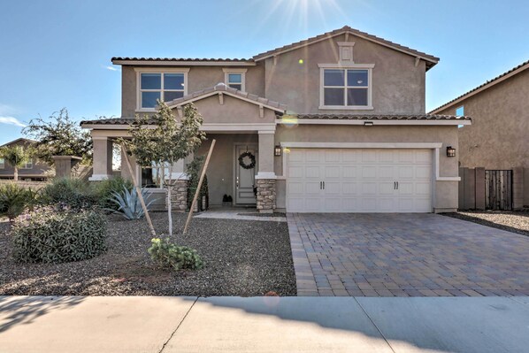 San Tan Valley Vacation Rental | 5BR | 2.5BA | 3,400 Sq Ft | Half-Step to Enter