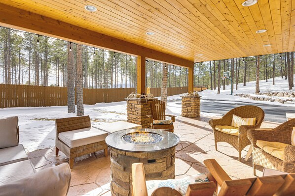 Colorado Springs Vacation Rental | 2BR | 1BA | 1,500 Sq Ft | 1 Exterior Step