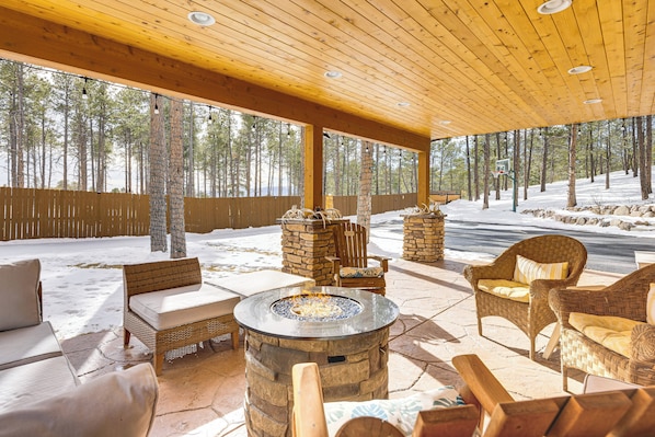 Colorado Springs Vacation Rental | 2BR | 1BA | 1,500 Sq Ft | 1 Exterior Step