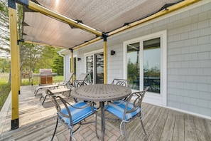 Deck | Outdoor Dining Area | Grill