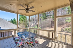 Screened-In Porch