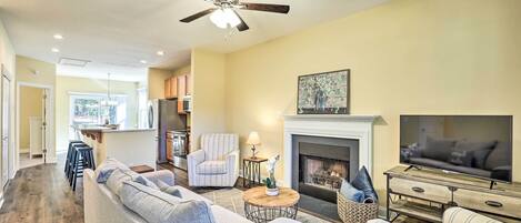 Flat Rock Vacation Rental | 2BR | 2BA | 915 Sq Ft | Stairs Required to Enter