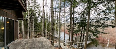 Riverwalk Chalet on Boardman River-Hot Tub, Wifi, Hike, Kayak, Snowmobile (792)