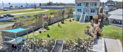 The Retreat has a view of the north, east, west, south sides of Bay.