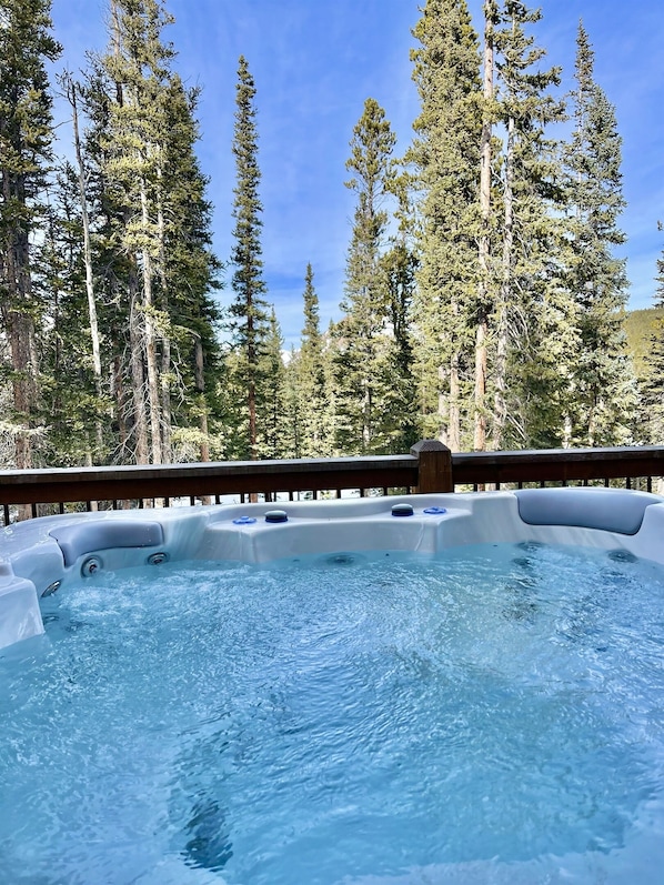 You won't want to miss your chance to stay at this fully stocked and secluded home.  Enjoy winding down each night in this beautiful hot tub.