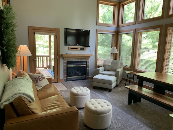 Great location and condo. Fully updated - We also rent the condo right next door to this property in the same building. If you have a larger group, it's the perfect spot.
