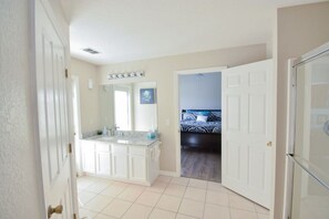 Master bedroom 2 large walk in closet
