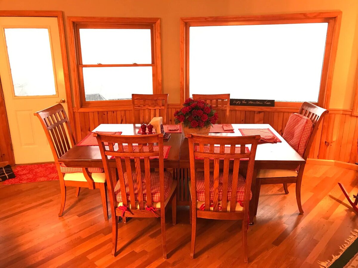 The Big Round Cabin – Blowing Rock, Hot tub, Secluded acreage, fabulous views