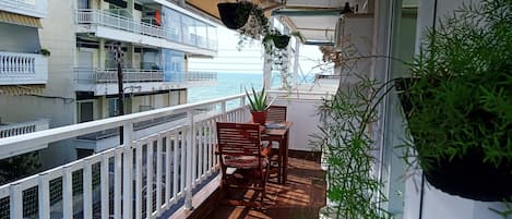 屋外ダイニングエリア
