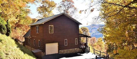 Driveway into Stallion Ridge Retreat