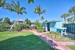 09-Private Yard pathway to Canal Deck