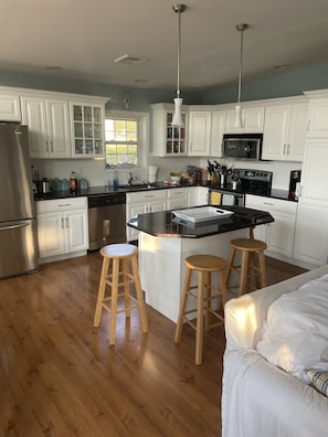 Kitchen with island 