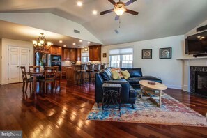 Living area off of kitchen w/gas fireplace