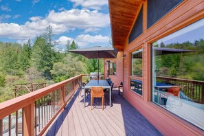 Outdoor dining and grill