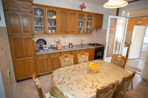 Kitchen 1