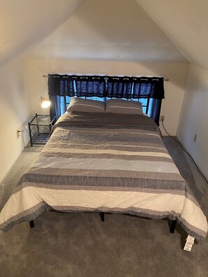 3rd level queen bed 