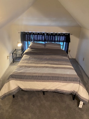 3rd level queen bed 