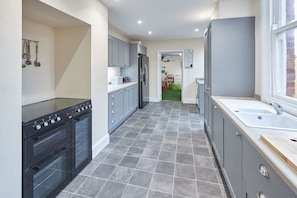 The Townhouse @ Scarborough - Host & Stay