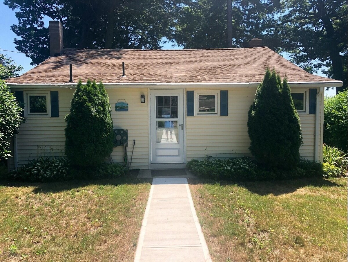 Waterfront Lake House with private beach, dock, and renovated bathroom!