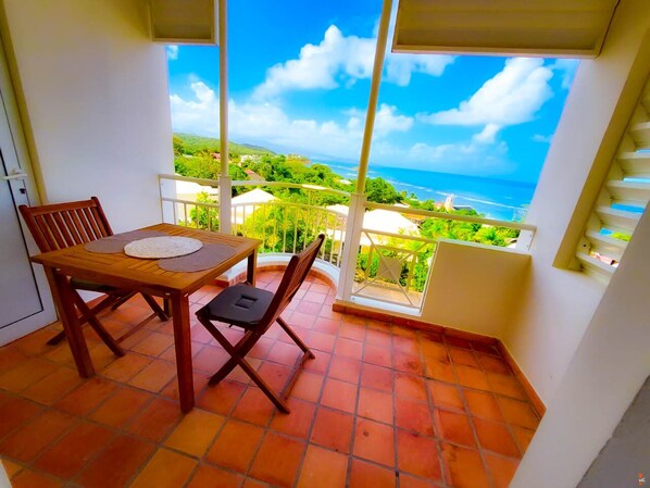 Une superbe vue pour un repas ou un ti punch ;)