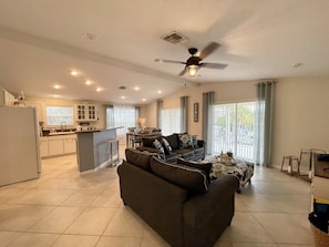 Open concept living area with dining table and fully equipped kitchen.