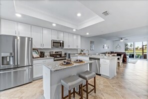 Eat-In Kitchen