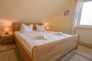 Schlafzimmer mit Doppelbett