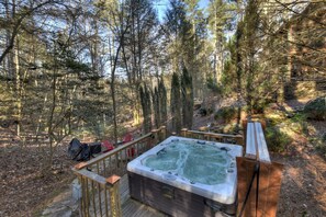 Jacuzzi seats eight Right under the stars, moon and treetops. It’s magical!