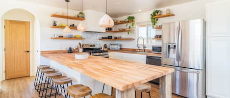 Open floor plan kitchen with 8 barstools for big dinner parties!