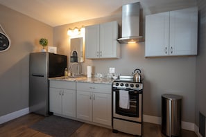 Full kitchenette: stainless fridge, stove dual sink, granite countertops.