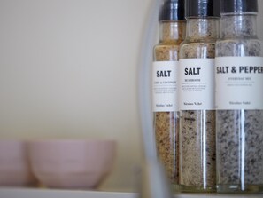 Bathroom amenities